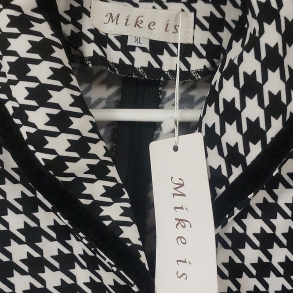 Dress - Picture 3 of 3